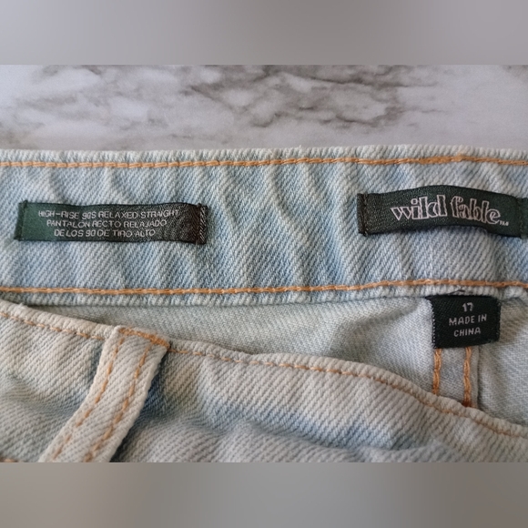 NWT Wild Fable Light Wash Distressed High Rise Relaxed Straight Jeans Size 17 - Picture 3 of 11